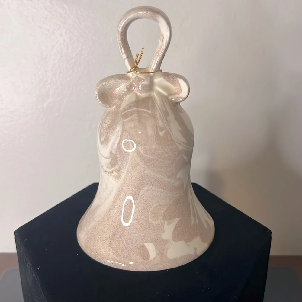 Mount St. Helen Ash Ware Marble Glaze Signed Bell - Picture 4 of 7